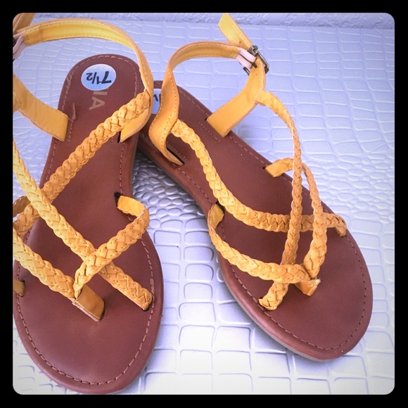 Sandals - Picture 1 of 3
